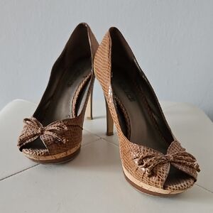 Moda Tan Textured Peep-Toe Heels with Bow